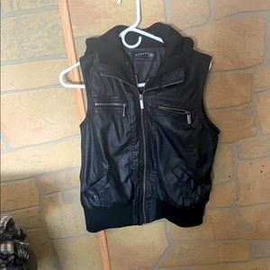 2/15 New never worn leather black vest
